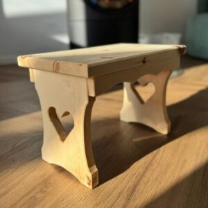 Zirbenholzhocker verschiedenen Größen